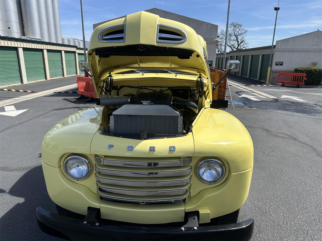 Ford-1-12-ton-pickup-1948-Yellow-Blue-35