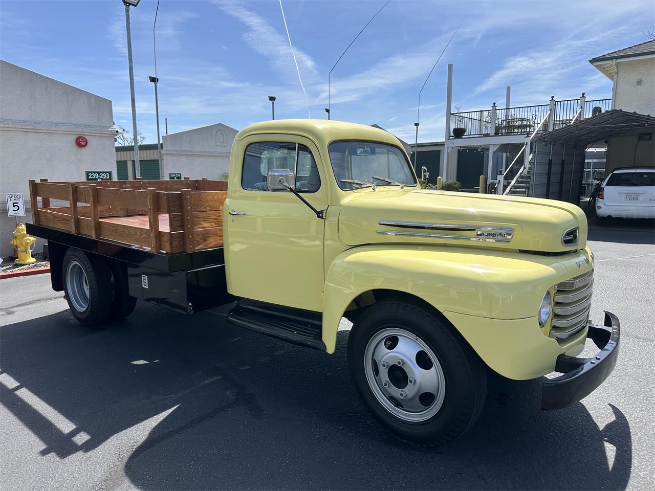 Ford-1-12-ton-pickup-1948-Yellow-Blue-37