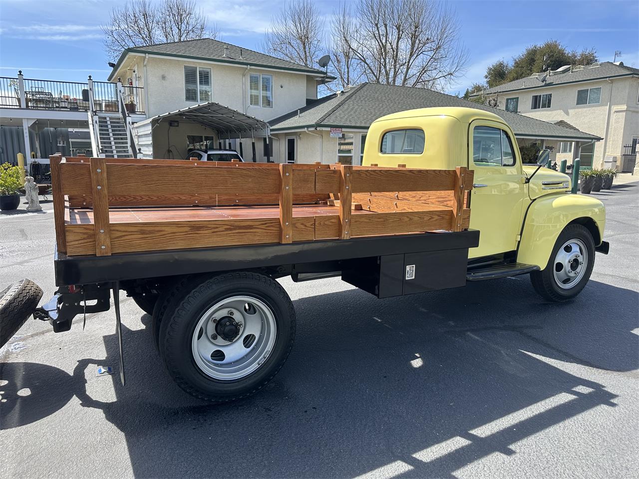 Ford-1-12-ton-pickup-1948-Yellow-Blue-39