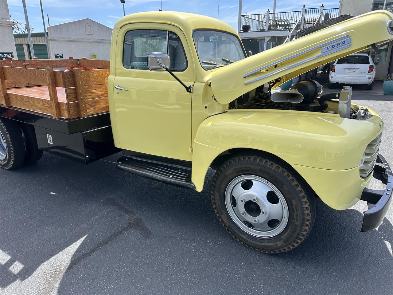 Ford-1-12-ton-pickup-1948-Yellow-Blue-41