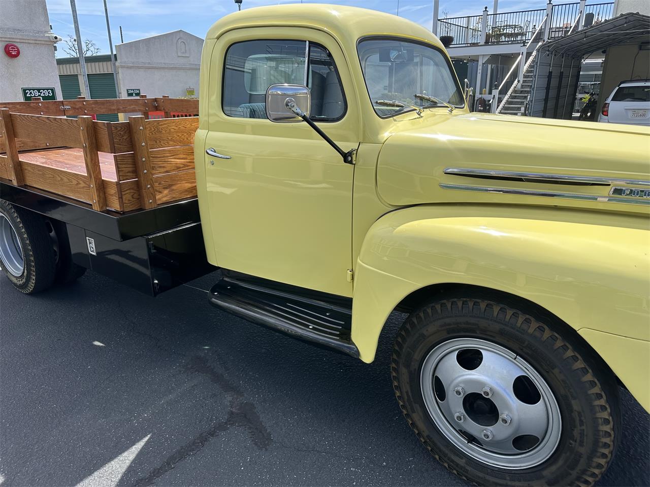 Ford-1-12-ton-pickup-1948-Yellow-Blue-6