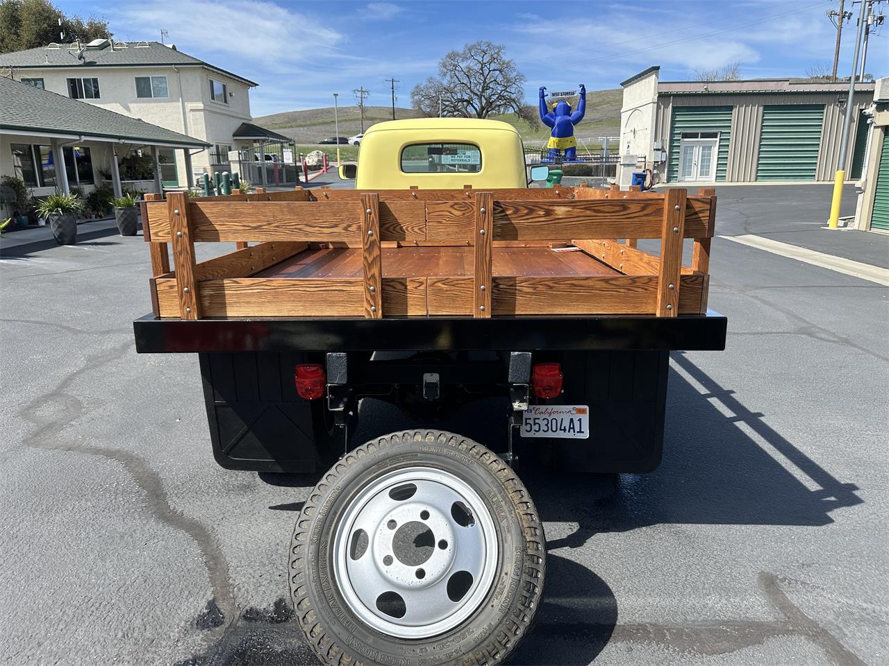 Ford-1-12-ton-pickup-1948-Yellow-Blue-7