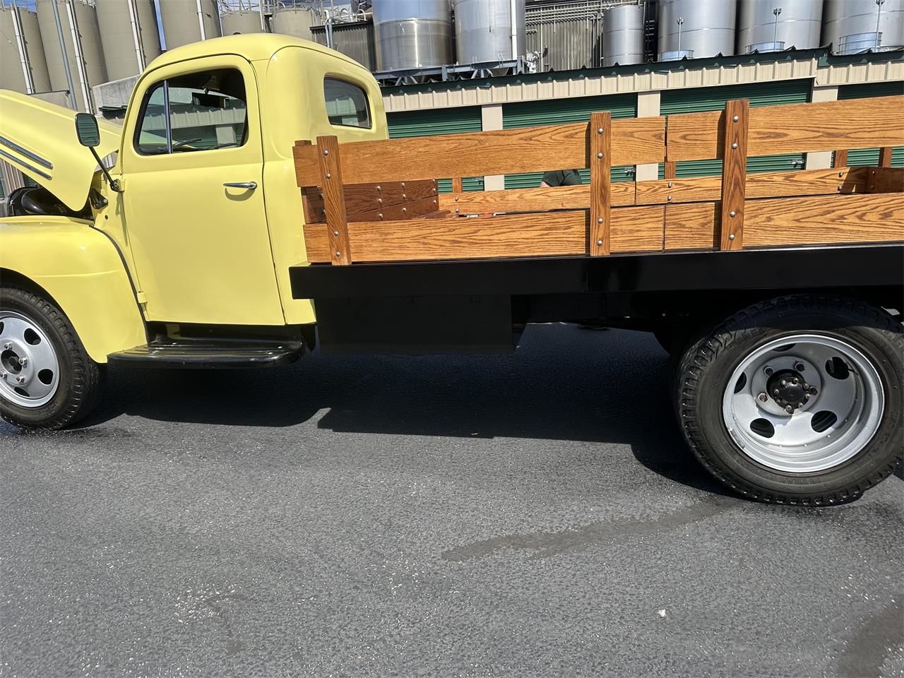 Ford-1-12-ton-pickup-1948-Yellow-Blue-8
