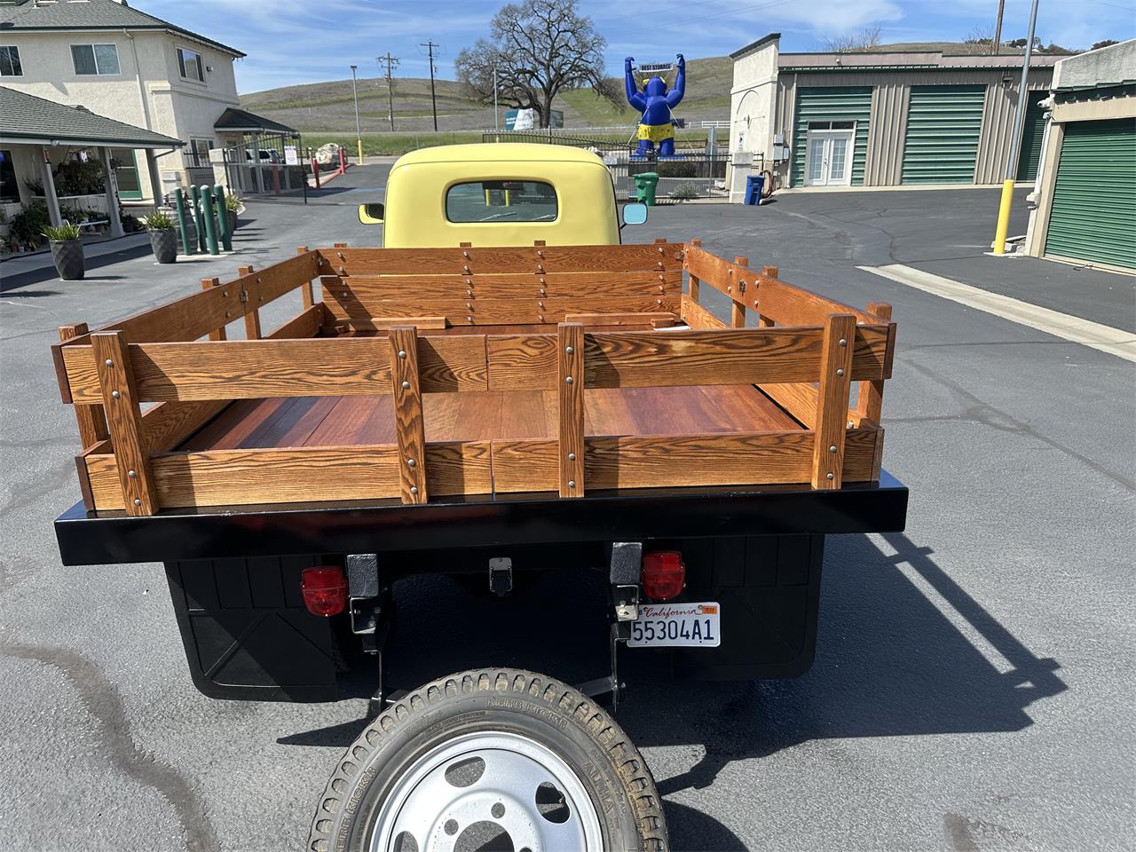Ford-1-12-ton-pickup-1948-Yellow-Blue-9