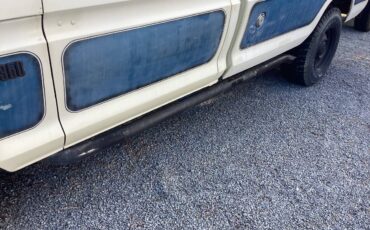 Ford-1-ton-f350-1975-white-1