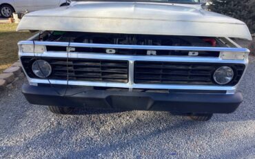 Ford-1-ton-f350-1975-white-10