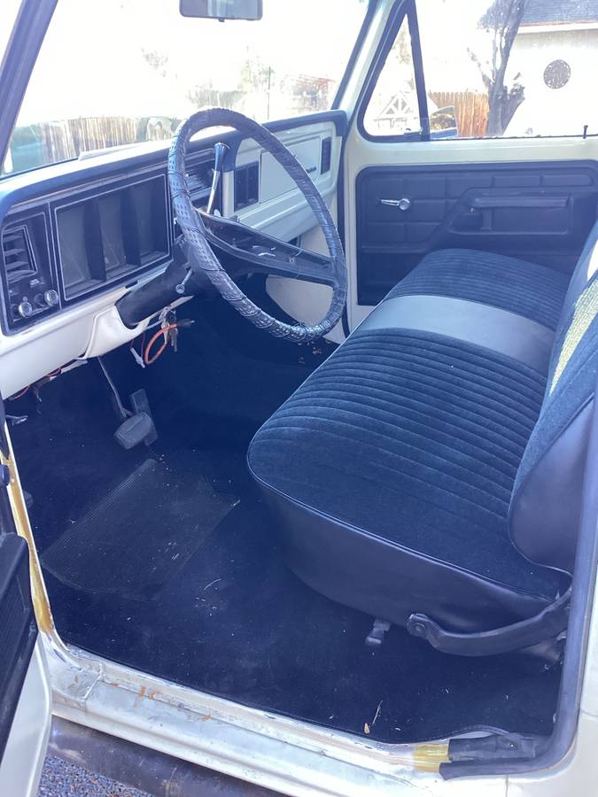 Ford-1-ton-f350-1975-white-8