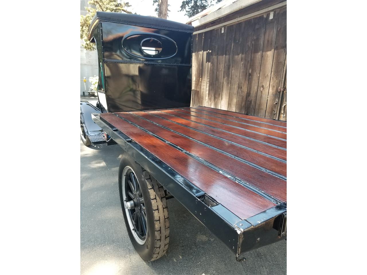 Ford-1-ton-flatbed-1926-Black-Black-1