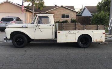 Ford-1-ton-flatbed-1963-wimbledon-white-navy-blue-13