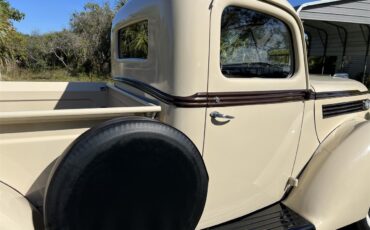 Ford-12-ton-pickup-1939-Tan-Tan-2