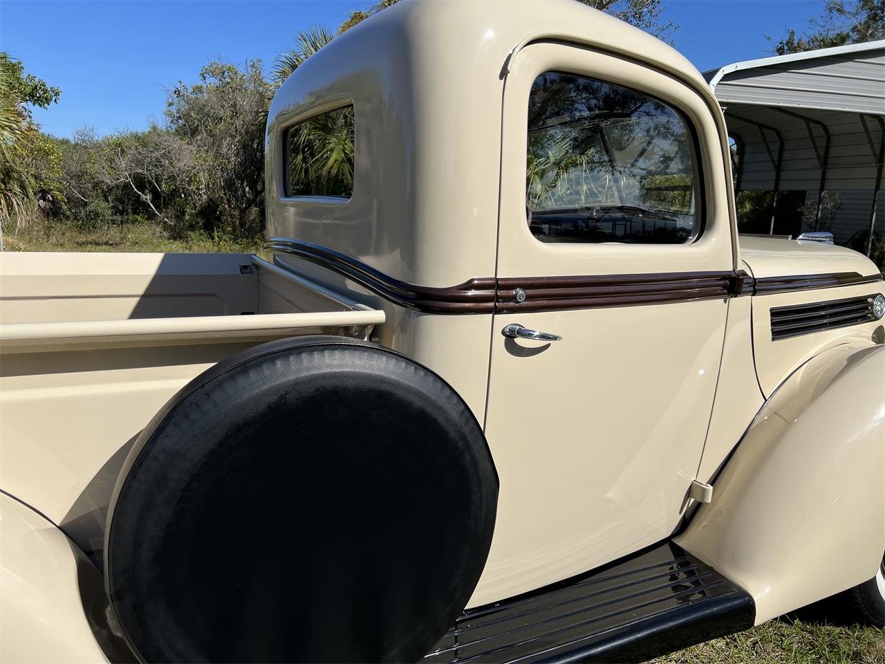 Ford-12-ton-pickup-1939-Tan-Tan-2