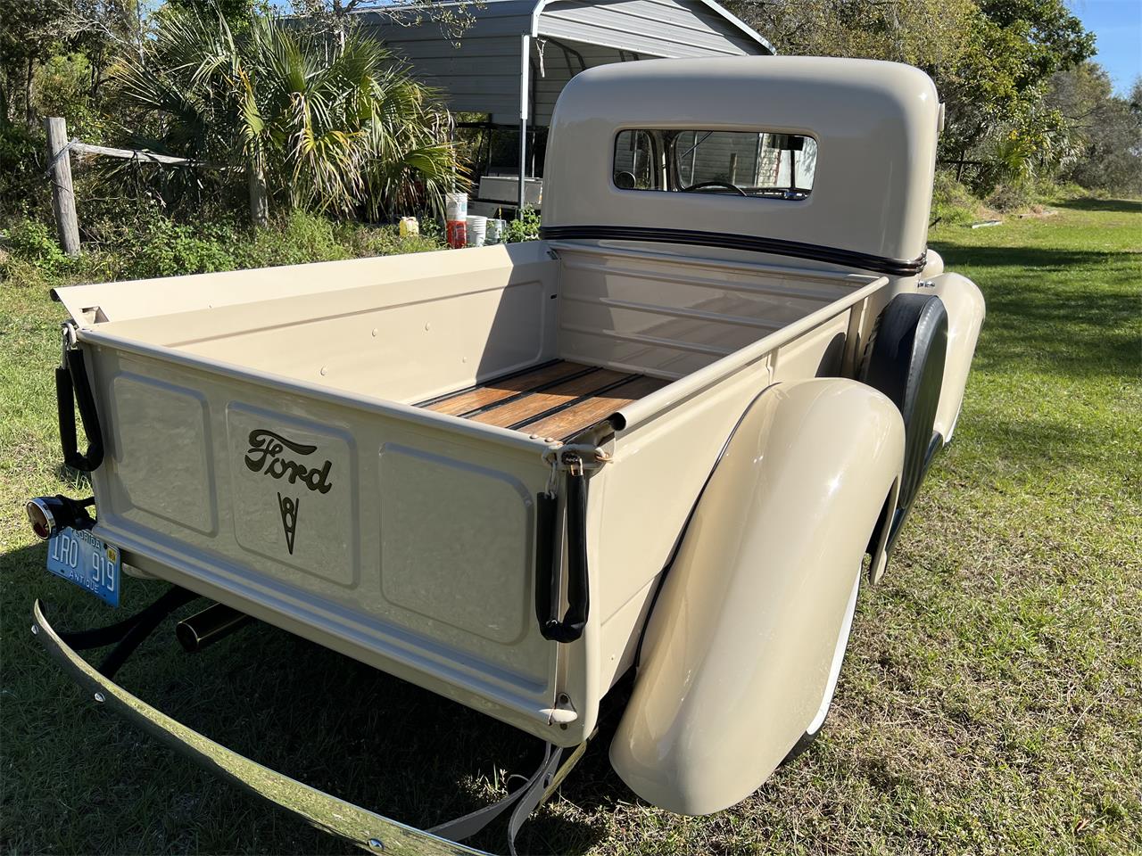 Ford-12-ton-pickup-1939-Tan-Tan-3