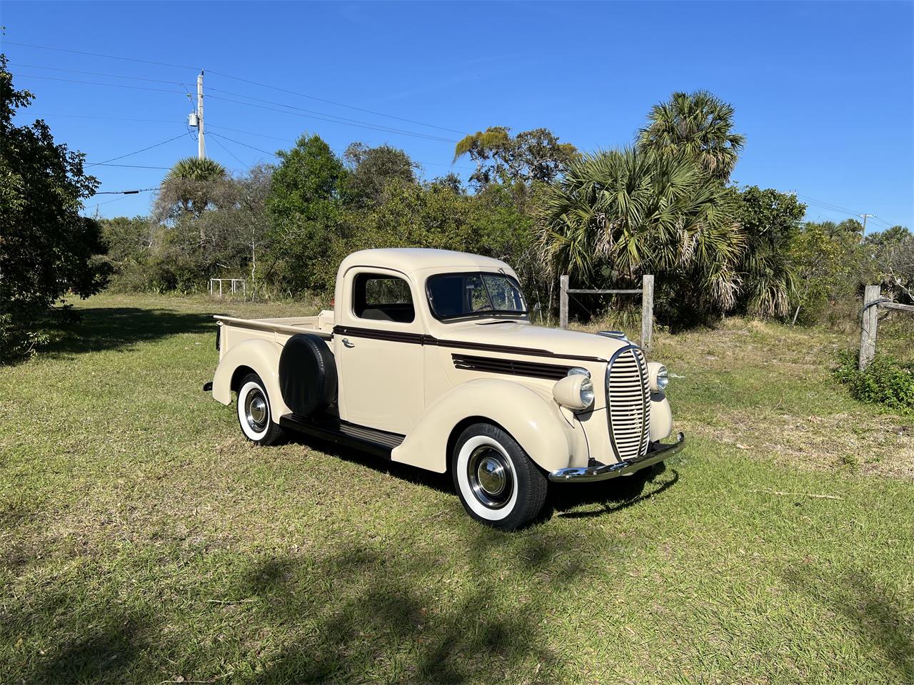Ford-12-ton-pickup-1939-Tan-Tan-4