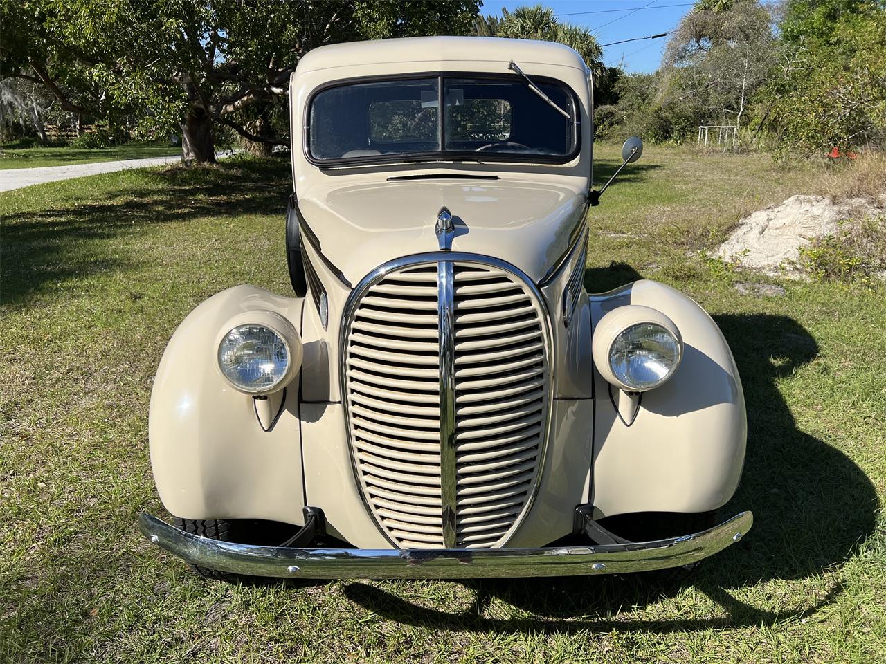 Ford-12-ton-pickup-1939-Tan-Tan-7