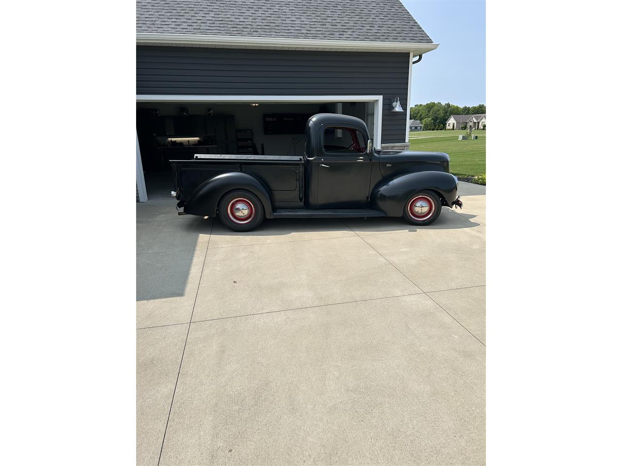 Ford-12-ton-pickup-1940-Black-Red-2