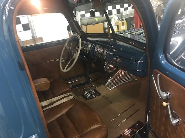 Ford-12-ton-pickup-1940-HOT-ROD-BABY-BLUE-TAN-LEATHER-4