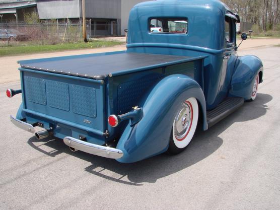 Ford-12-ton-pickup-1940-HOT-ROD-BABY-BLUE-TAN-LEATHER-8