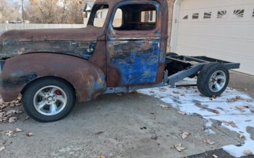 Ford-12-ton-pickup-1941-Primer