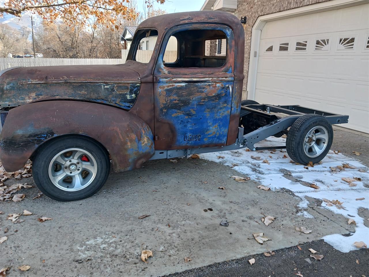 Ford-12-ton-pickup-1941-Primer