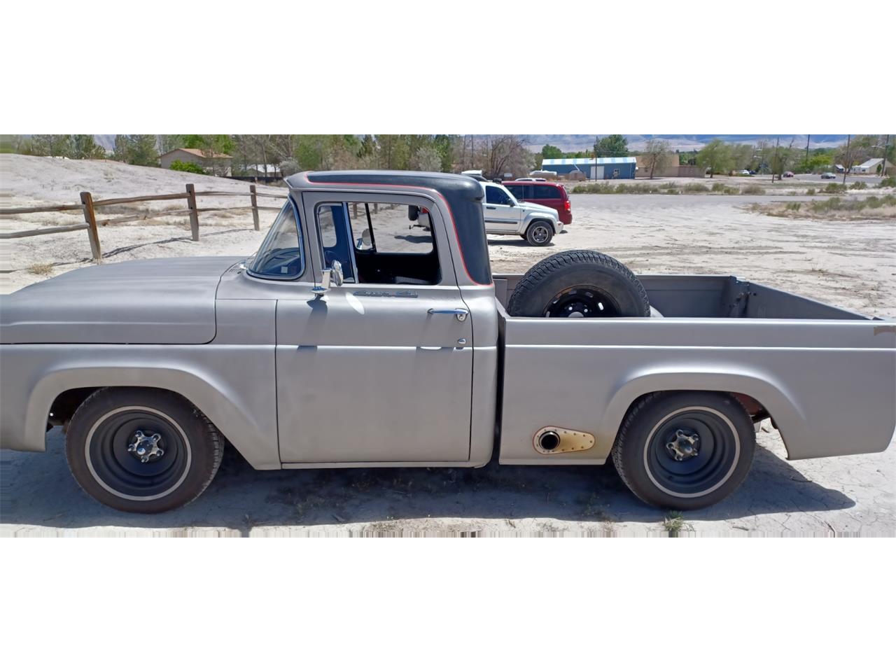 Ford-12-ton-pickup-1957-Greyblack-top-Blackred-2