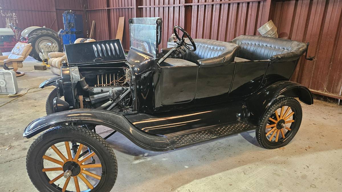 Ford-1923-black-1