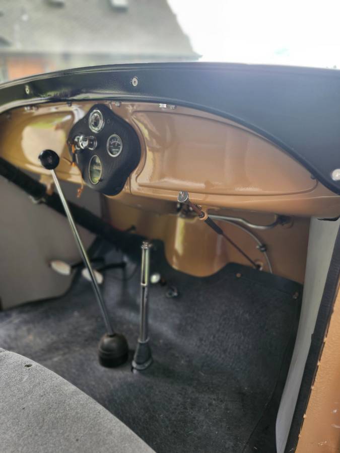 Ford-1928-black-2