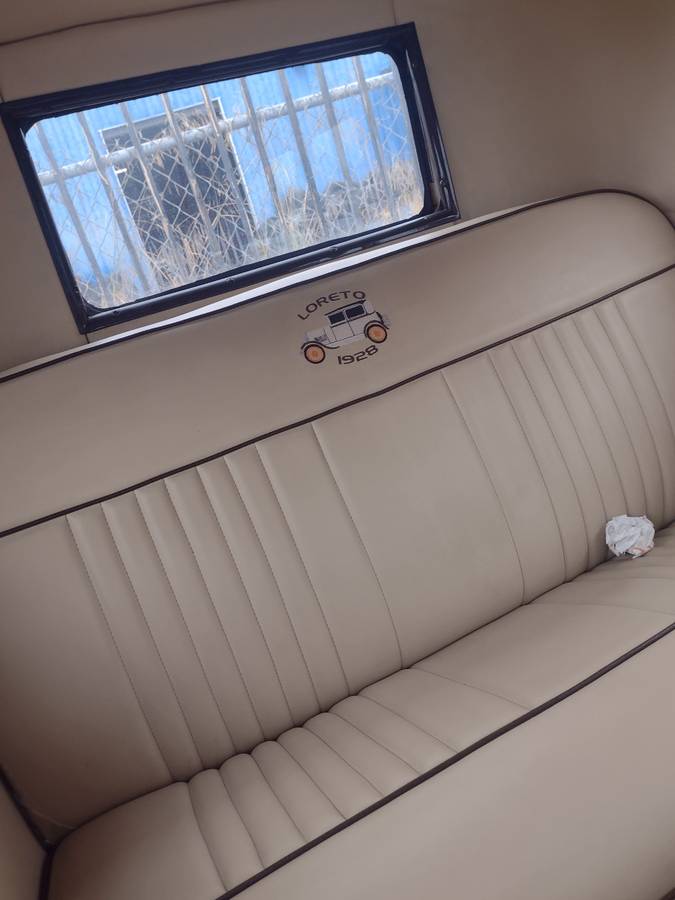 Ford-1928-brown-1