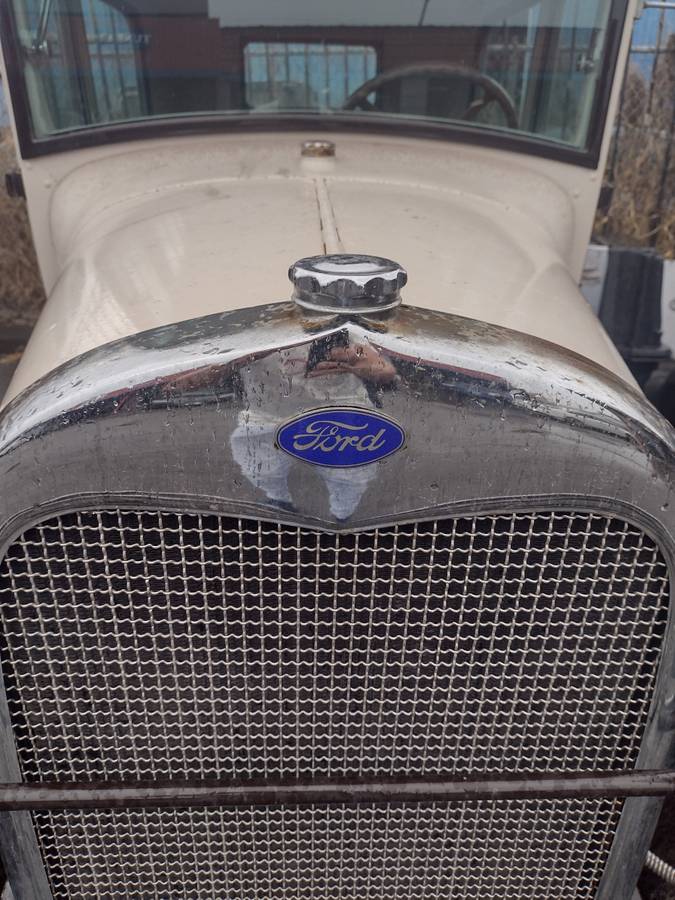 Ford-1928-brown-8