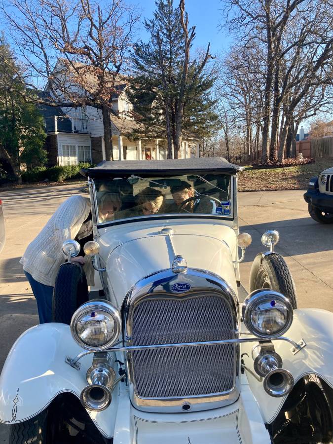 Ford-1929-white-1