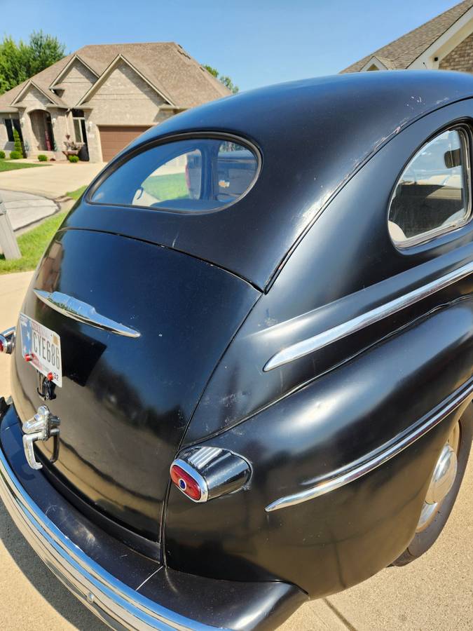 Ford-1947-black-2