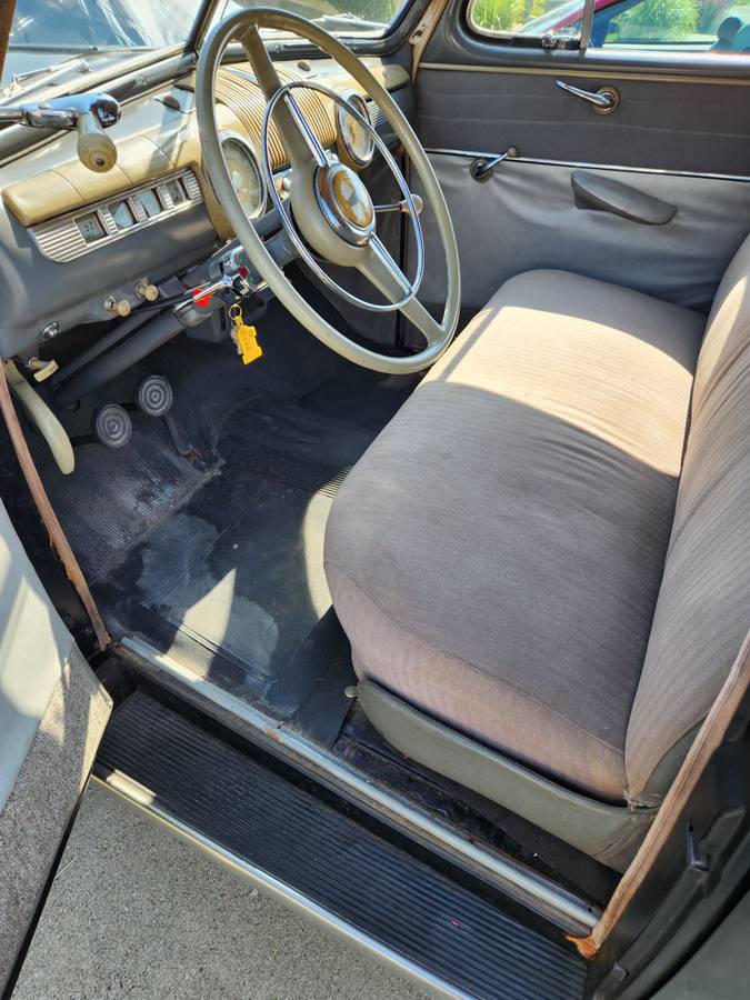 Ford-1947-black-3