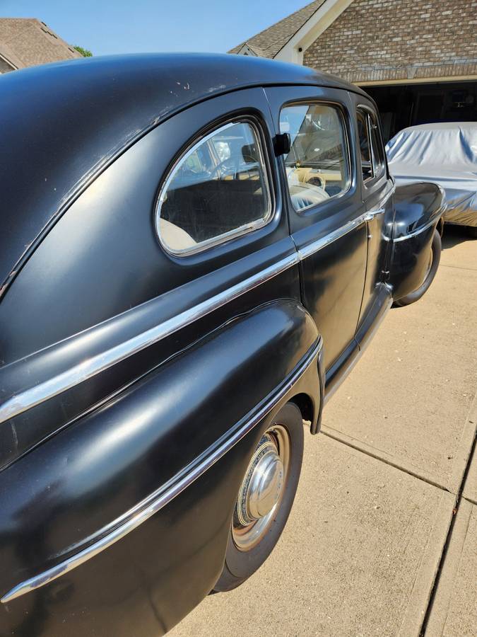 Ford-1947-black-5