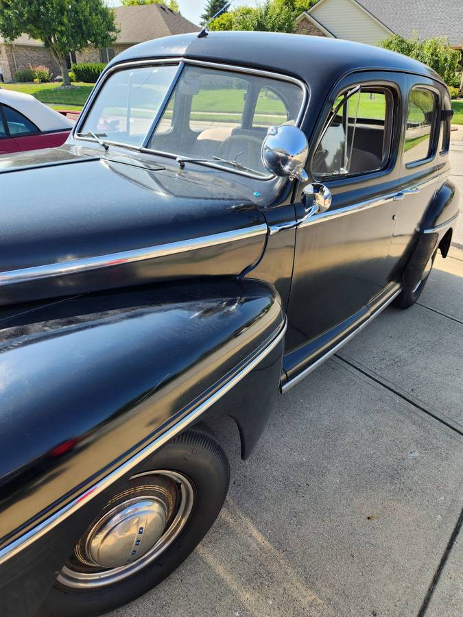 Ford-1947-black-6