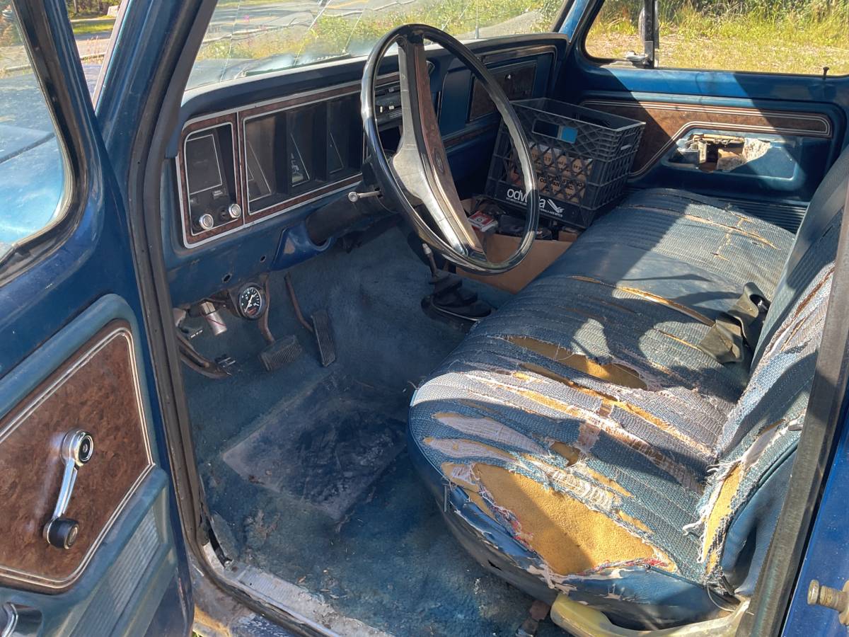 Ford-1977-blue-1