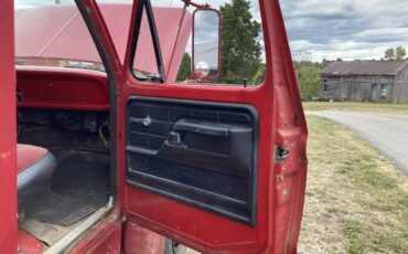 Ford-1977-red-2