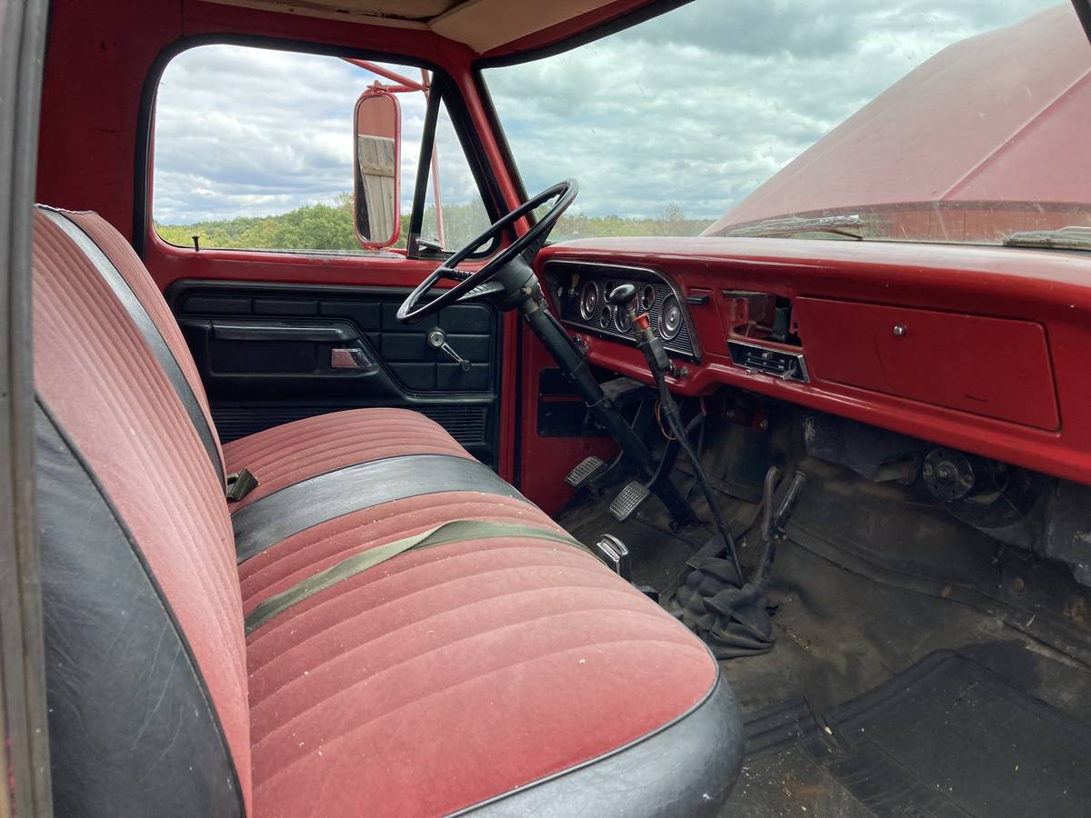 Ford-1977-red-5