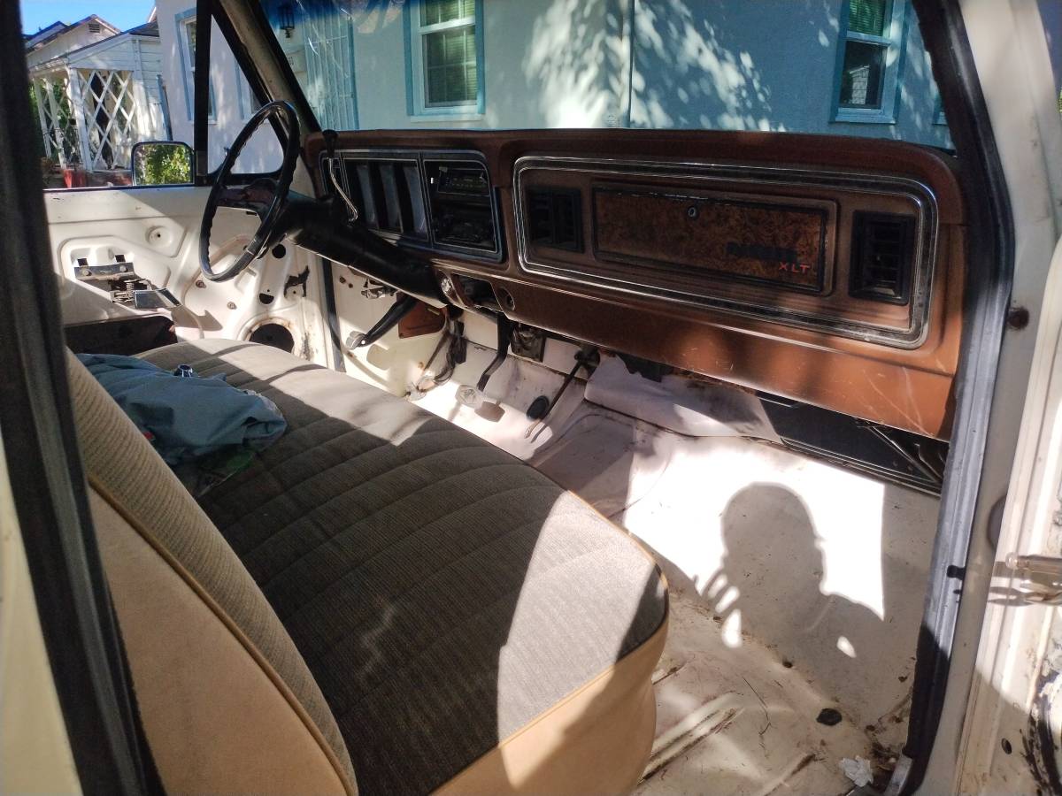 Ford-1978-white-11