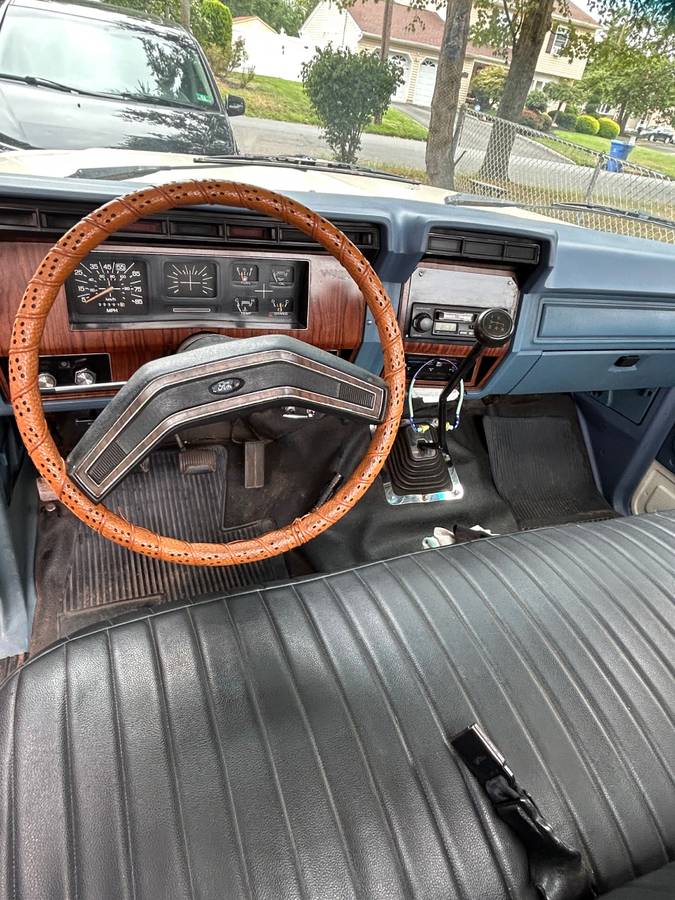 Ford-1981-white-11