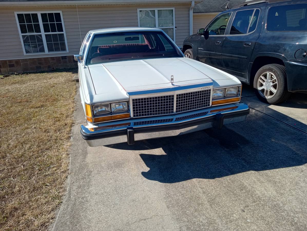 Ford-1981-white