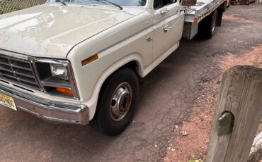 Ford-1981-white-2