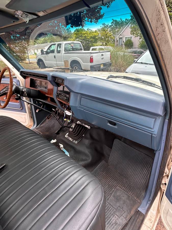 Ford-1981-white-8