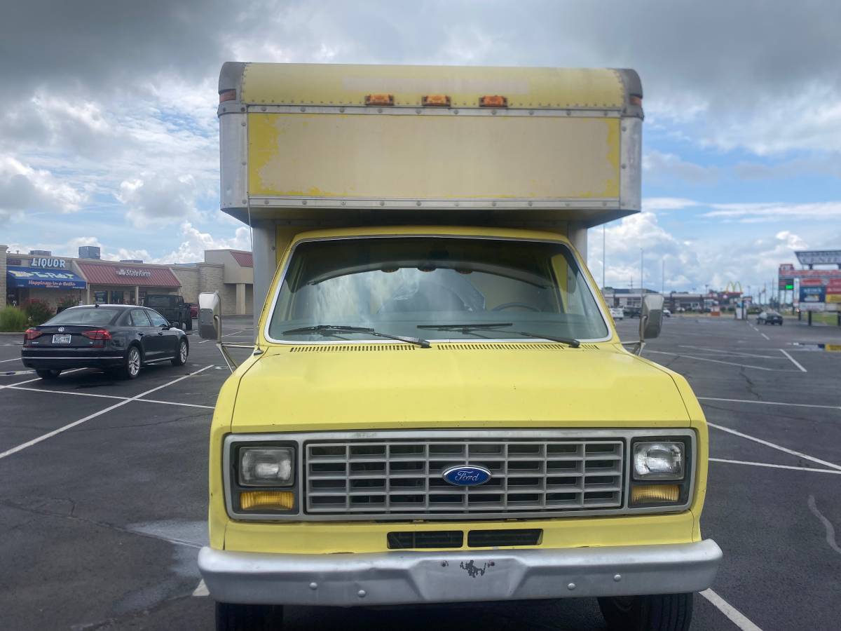 Ford-1990-yellow