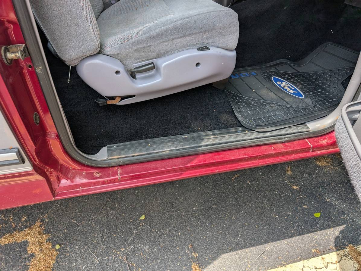 Ford-1995-red-18