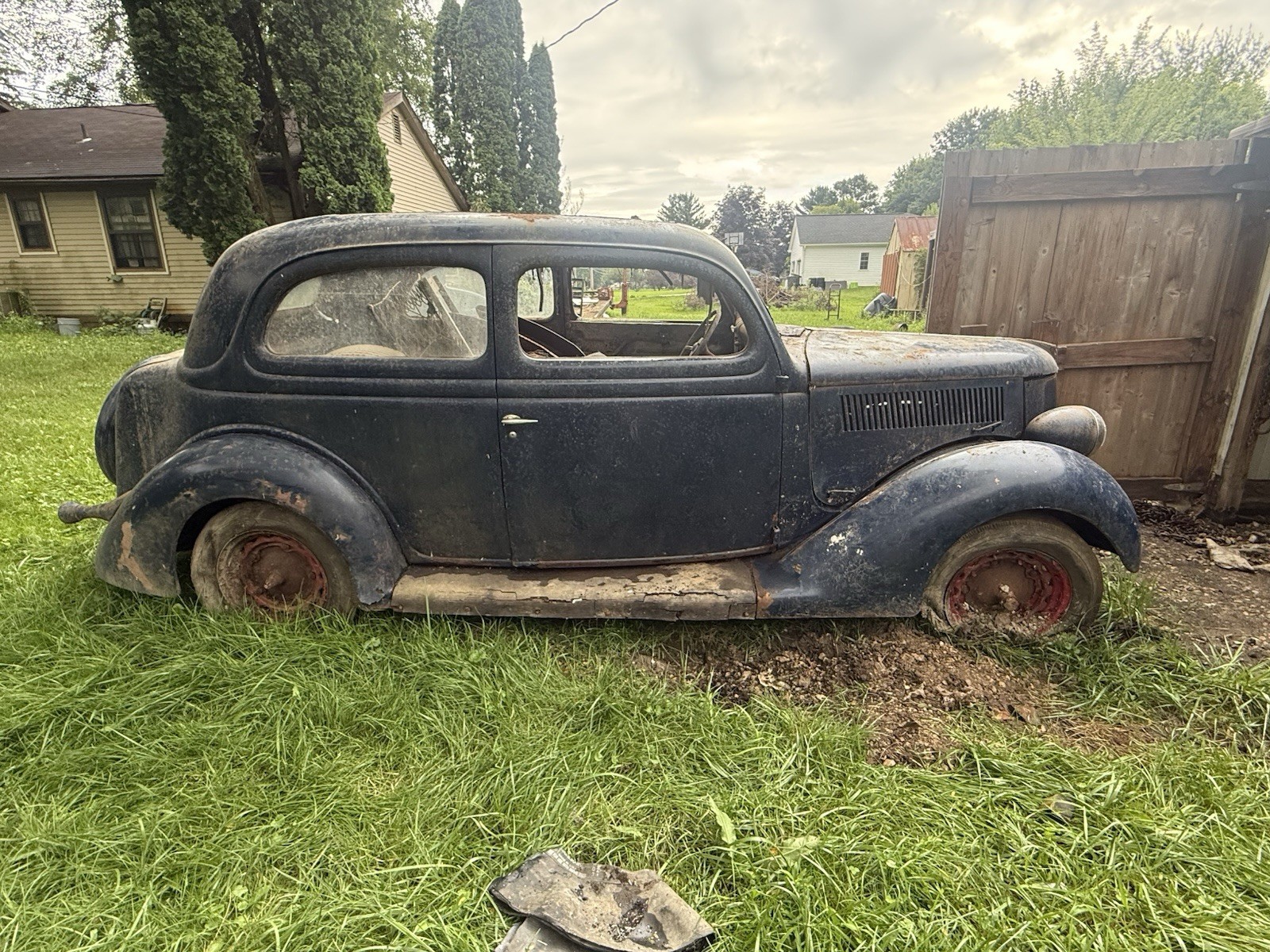 Ford-2-Door-Sedan-Model-68-1936-Sedan-3