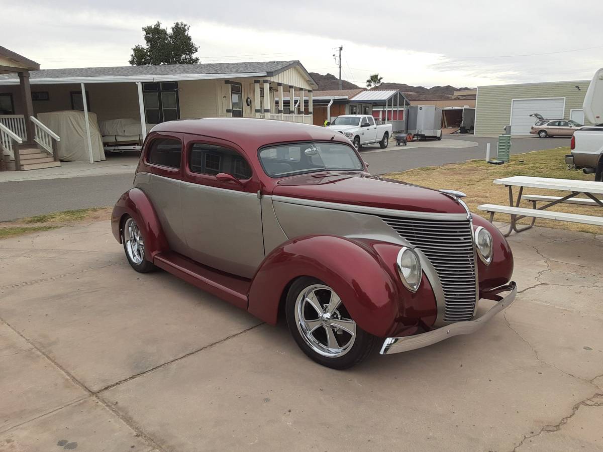 Ford-2-door-sedan-1938-1