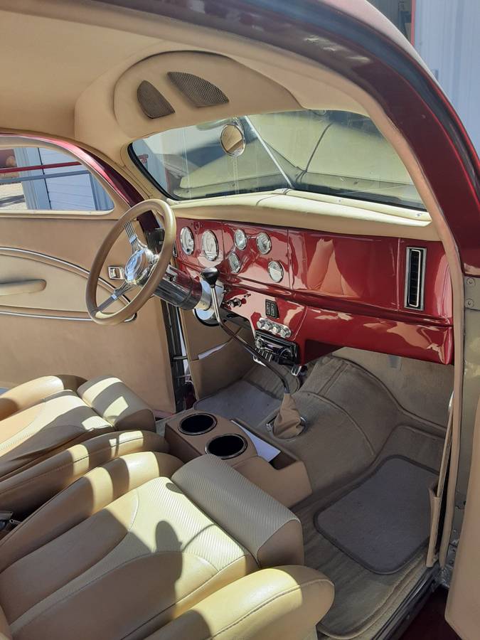 Ford-2-door-sedan-1938-14