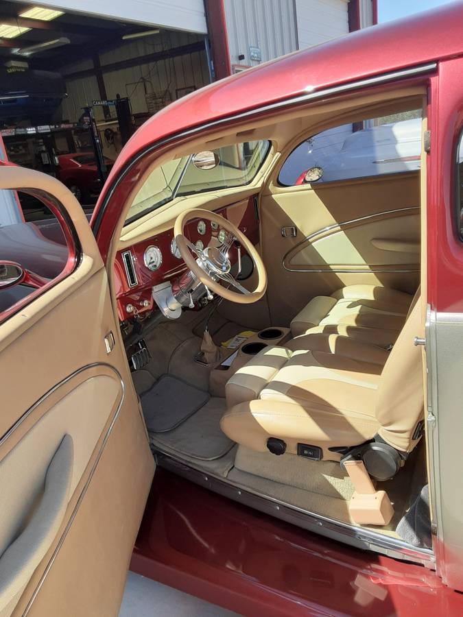 Ford-2-door-sedan-1938-15