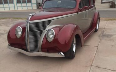Ford-2-door-sedan-1938-2