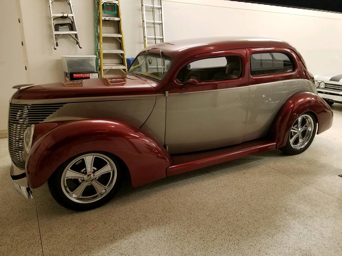 Ford-2-door-sedan-1938