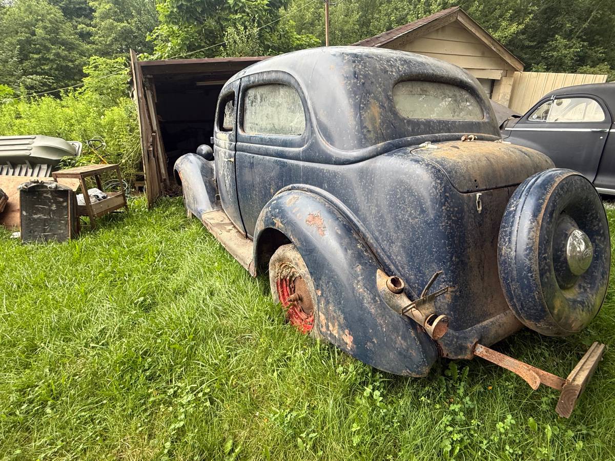Ford-2-door-sedan-model-68-1936-blue-11